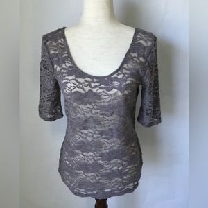 Sheer Lace Grey Short Sleeve Top Mudd M